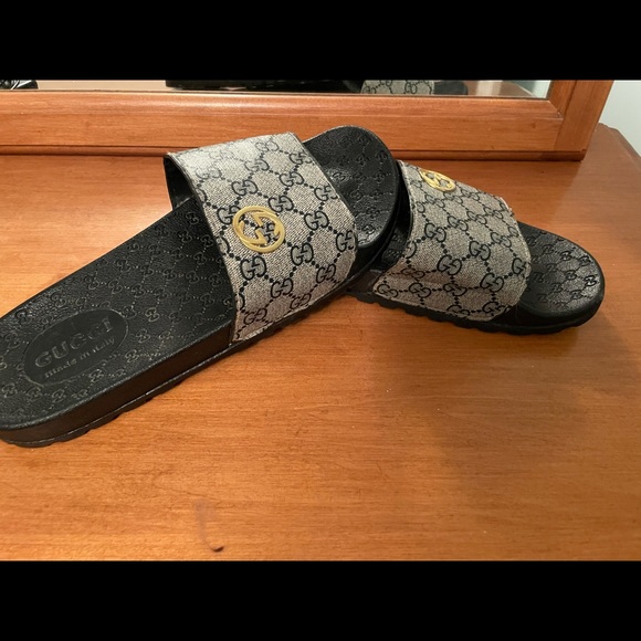 Grey Gucci men’s size 11 sandals worn 2 times mint condition - Picture 5 of 6